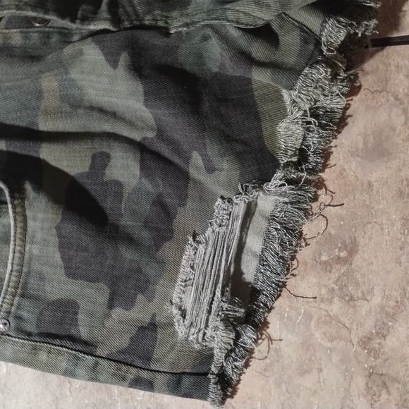 🦋🏵️🦋We the Free Camp Cut Off Shorts - Picture 7 of 12